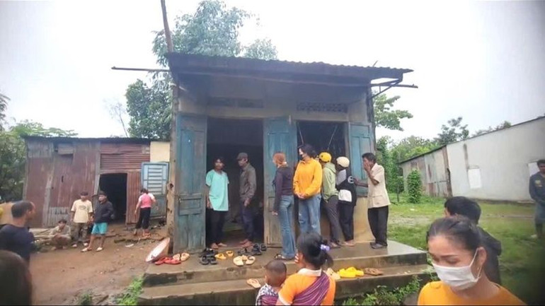 Gia đình em H.N.A.M có hoàn cảnh hết sức khó khăn. Gia đình em H.N.A.M có hoàn cảnh hết sức khó khăn.