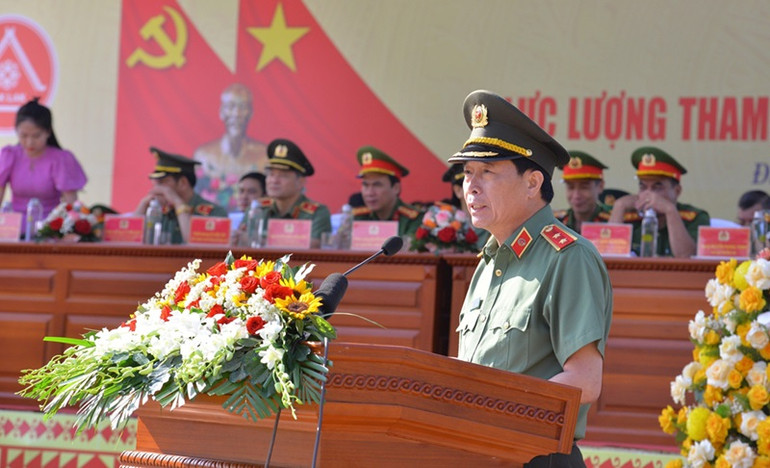 Trung tướng Lê Quốc Hùng, Thứ trưởng Công an phát biểu chỉ đạo tại lễ ra mắt lực lượng tham gia bảo vệ an ninh trật tự ở cơ sở tỉnh Đắk Lắk.