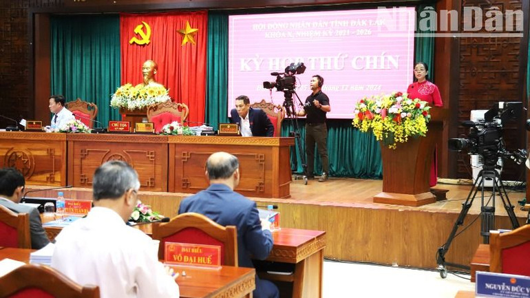 Phó Bí thư Thường trực Tỉnh ủy, Chủ tịch Hội đồng nhân dân tỉnh Đắk Lắk Huỳnh Thị Chiến Hòa phát biểu bế mạc kỳ họp.