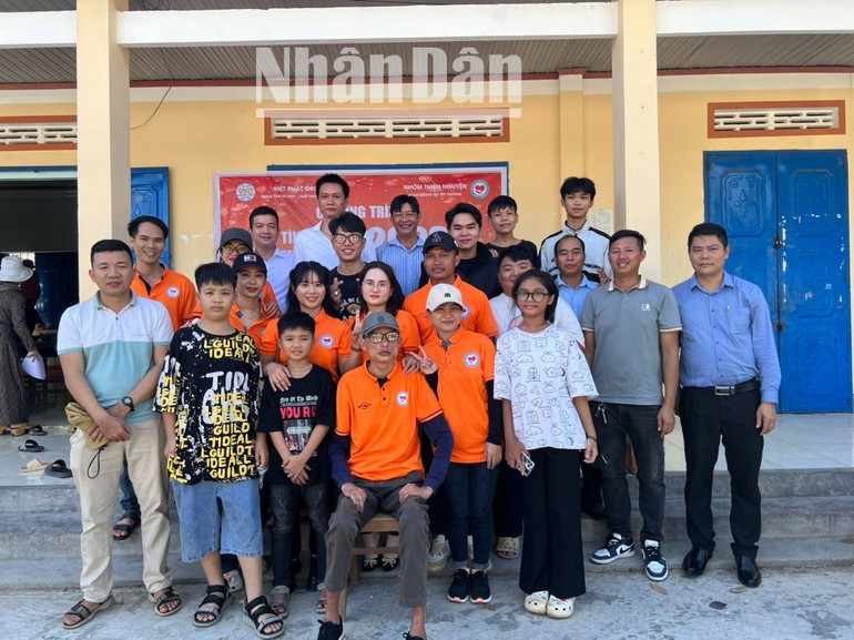 Năm 2016, Nguyễn Tài Nam đã quyết định thành lập Nhóm thiện nguyện “Ea Kao - Vòng tay yêu thương” với 15 thành viên, do anh làm trưởng nhóm.