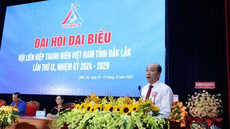 Phó Bí thư Tỉnh ủy, Chủ tịch Ủy ban nhân dân tỉnh Đắk Lắk Phạm Ngọc Nghị phát biểu tại đại hội. Phó Bí thư Tỉnh ủy, Chủ tịch Ủy ban nhân dân tỉnh Đắk Lắk Phạm Ngọc Nghị phát biểu tại đại hội.