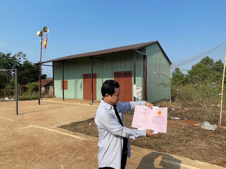 Ông Hoàng Văn Kế ở thôn Kty 1, xã Chứ Kbô, huyện Krông Búk cho biết, thửa đất của ông đã được Ủy ban nhân dân huyện Krông Búk cấp Giấy chứng nhận quyền sử dụng đất, quyền sở hữu nhà ở và tài sản khác gắn liền với đất.