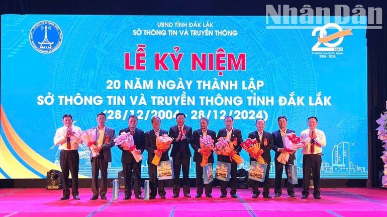 Các cá nhân nhận Bằng khen của Ủy ban nhân dân tỉnh Đắk Lắk nhân kỷ niệm 20 năm Ngày thành lập Sở Thông tin và Truyền thông tỉnh Đắk Lắk.