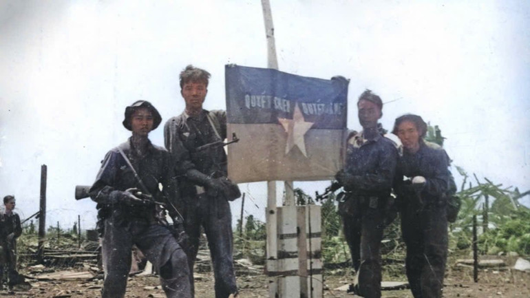 Bộ đội ta giương cao cờ quyết chiến, quyết thắng tại khu Mai Hắc Đế, kết thúc Chiến dịch giải phóng Buôn Ma Thuột 11/3/1975. (Ảnh: Bảo tàng Đắk Lắk)