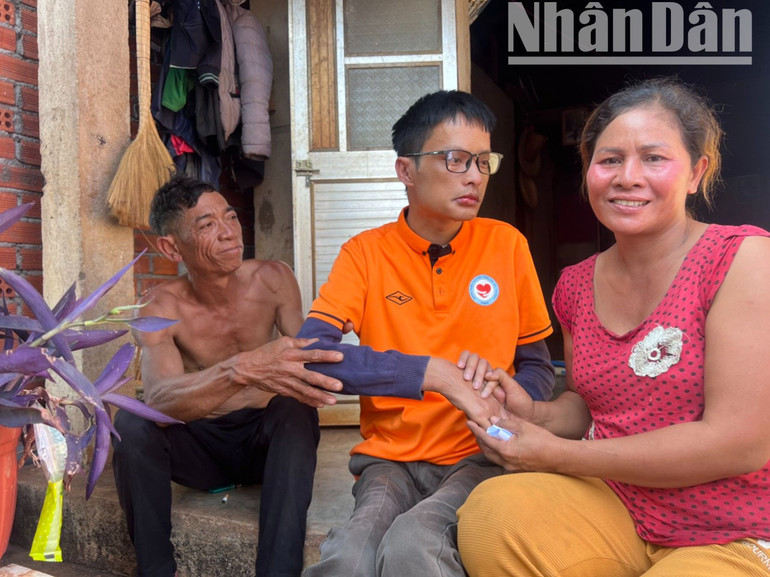 Tham gia công tác thiện nguyện giúp Nguyễn Tài Nam quên đi nỗi đau quằn quại mà căn bệnh u sợi thần kinh hành hạ trong người.