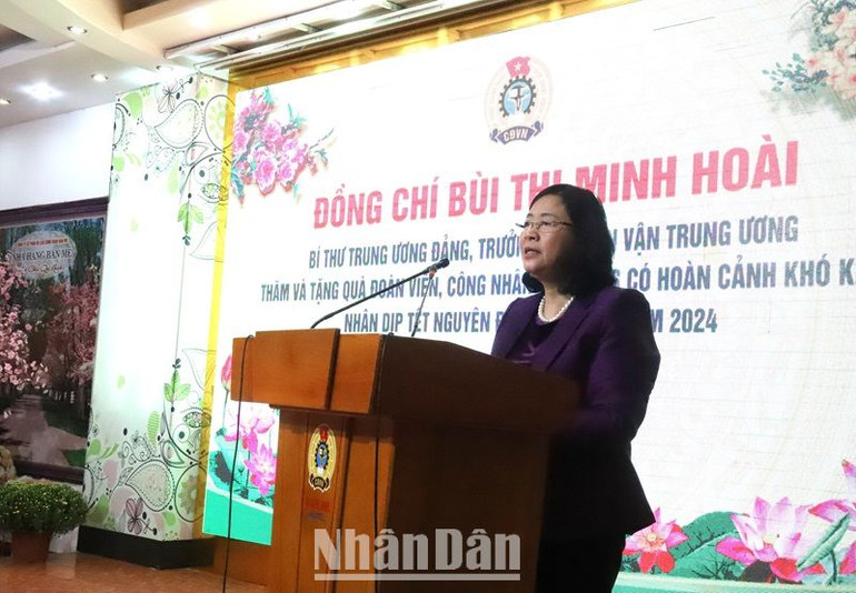 Đồng chí Bùi Thị Minh Hoài, Bí thư Trung ương Đảng, Trưởng Ban Dân vận Trung ương phát biểu tại buổi trao tặng quà tết cho công nhân lao động có hoàn cảnh khó khăn trên địa bàn tỉnh Đắk Lắk nhân dịp Tết Nguyên đán Giáp Thìn 2024. Đồng chí Bùi Thị Minh Hoài, Bí thư Trung ương Đảng, Trưởng Ban Dân vận Trung ương phát biểu tại buổi trao tặng quà tết cho công nhân lao động có hoàn cảnh khó khăn trên địa bàn tỉnh Đắk Lắk nhân dịp Tết Nguyên đán Giáp Thìn 2024.