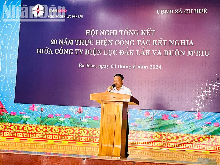 Giám đốc Công ty Điện lực Đắk Lắk Trần Văn Thuận phát biểu tại hội nghị tổng kết.
