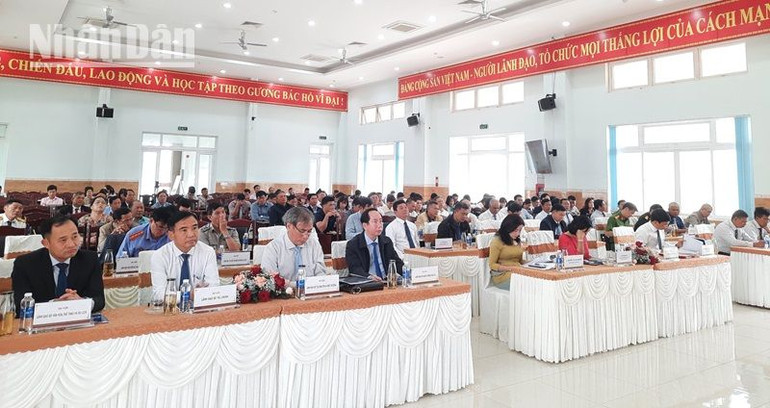 Các đại biểu dự hội nghị.