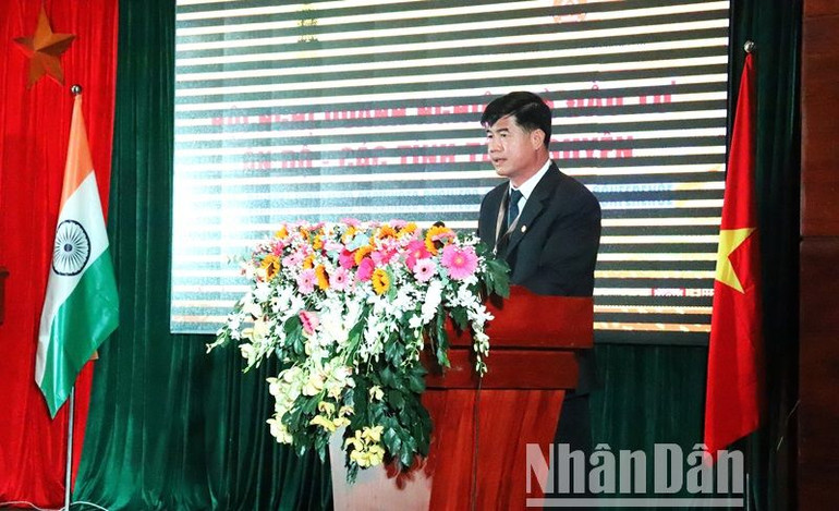 Phó Chủ tịch Ủy ban nhân dân tỉnh Đắk Lắk Nguyễn Thiên Văn phát biểu tại hội nghị. Phó Chủ tịch Ủy ban nhân dân tỉnh Đắk Lắk Nguyễn Thiên Văn phát biểu tại hội nghị.