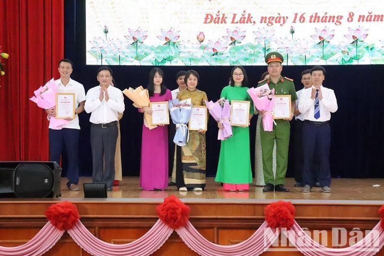 Các thí sinh đoạt giải Khuyến khích của cuộc thi.