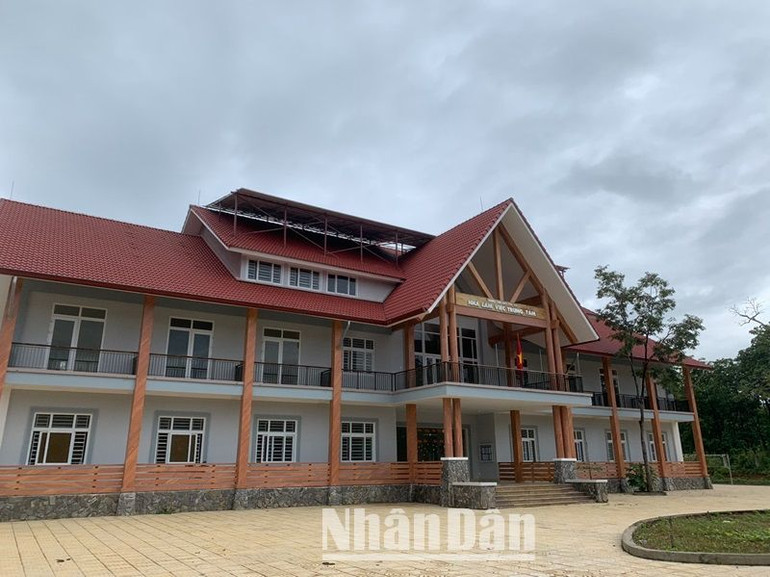 Trụ sở làm việc của Trung tâm Bảo tồn voi, cứu hộ động vật và Quản lý bảo vệ rừng tỉnh Đắk Lắk nằm trên địa bàn xã Krông Na, huyện Buôn Đôn.