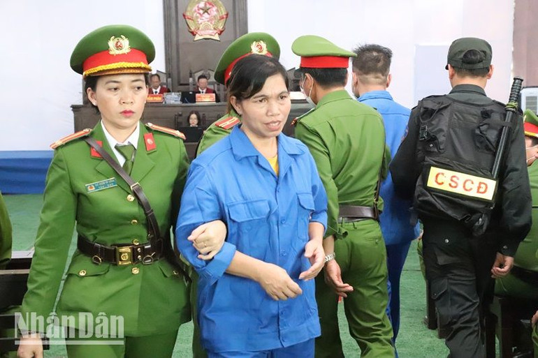 Bị cáo H Wuễn Êban, đối tượng cầm đầu trong nước tại phiên tòa.