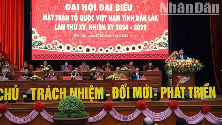 Bí thư Tỉnh ủy Đắk Lắk Nguyễn Đình Trung phát biểu tại Đại hội.