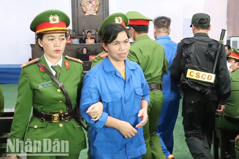 Đối tượng H Wuễn Êban, một trong những đối tượng cầm đầu gây ra vụ khủng bố vào trụ sở xã Ea Tiêu và Ea Ktur, huyện Cư Kuin, tỉnh Đắk Lắk vào rạng sáng 11/6/2023 bị Tòa án nhân dân tỉnh Đắk Lắk xét xử và tuyên phạt mức án tù chung thân.