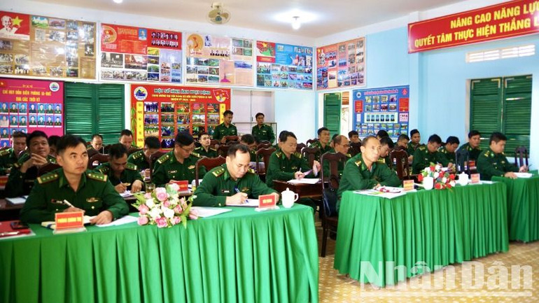 Các đại biểu tham dự hội nghị.