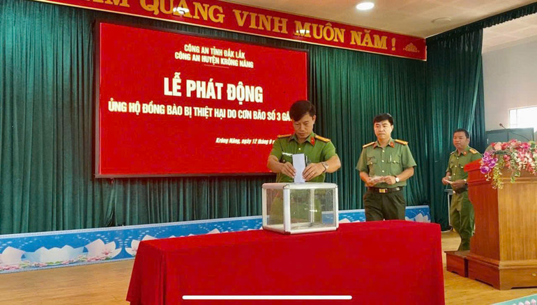 Công an huyện Krông Năng phát động toàn bộ cán bộ, chiến sĩ ủng hộ đồng bào vùng lũ lụt các tỉnh phía bắc.