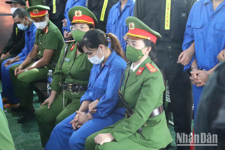 Bị cáo H Wuên Êban, một trong những đối tượng cầm đầu hoạt động khủng bố trụ sở xã Ea Ktur và Ea Tiêu, huyện Cư Kuin.