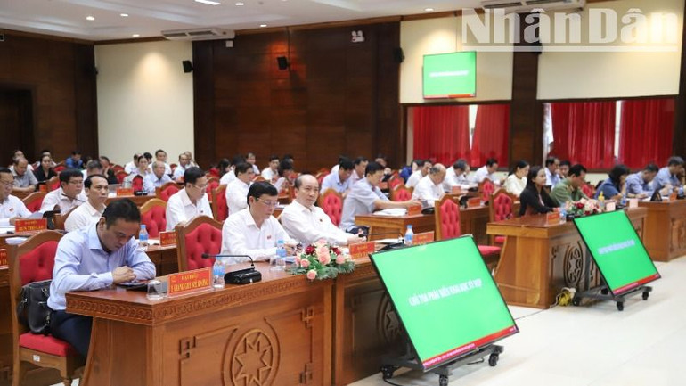 Các đại biểu dự kỳ họp.