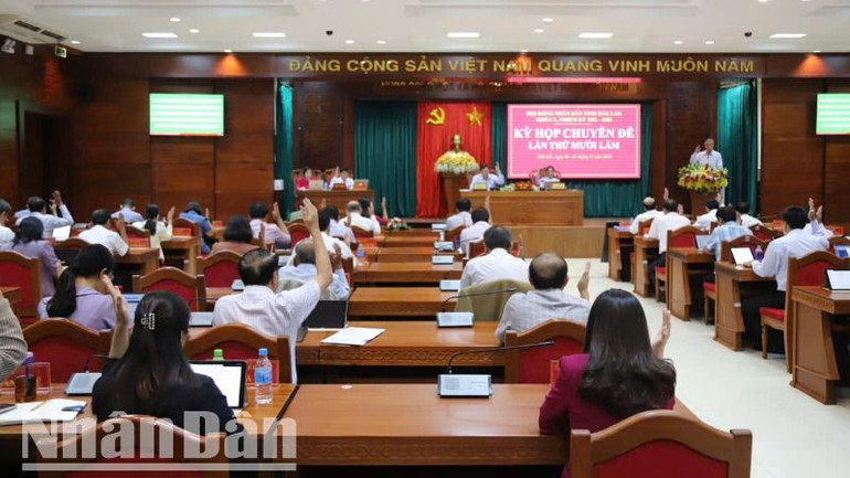 Các đại biểu đều thống nhất cao với các Tờ trình trình kỳ họp của Ủy ban nhân dân tỉnh.