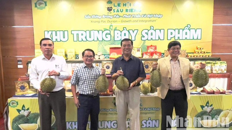 Khu trưng bày các sản phẩm nông nghiệp của huyện Krông Pắc tại buổi họp báo.
