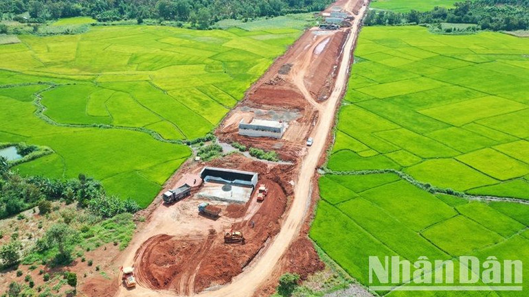 Gói thầu Dự án cao tốc Khánh Hòa-Buôn Ma Thuột đoạn qua tỉnh Đắk Lắk do Tập đoàn Trung Nam thi công đang hình thành.