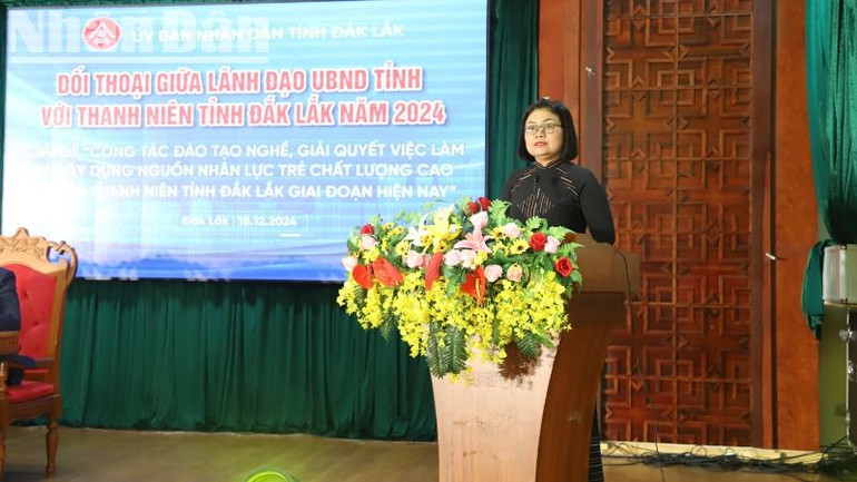 Phó Chủ tịch Ủy ban nhân dân tỉnh Đắk Lắk H’Yim Kdoh phát biểu kết luận buổi đối thoại.