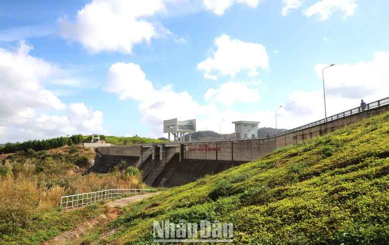 Đây là công trình đầu tiên trên địa bàn tỉnh Đắk Lắk và khu vực Tây Nguyên có đập ngăn sông tạo hồ chứa được xây dựng bằng bê tông trọng lực.