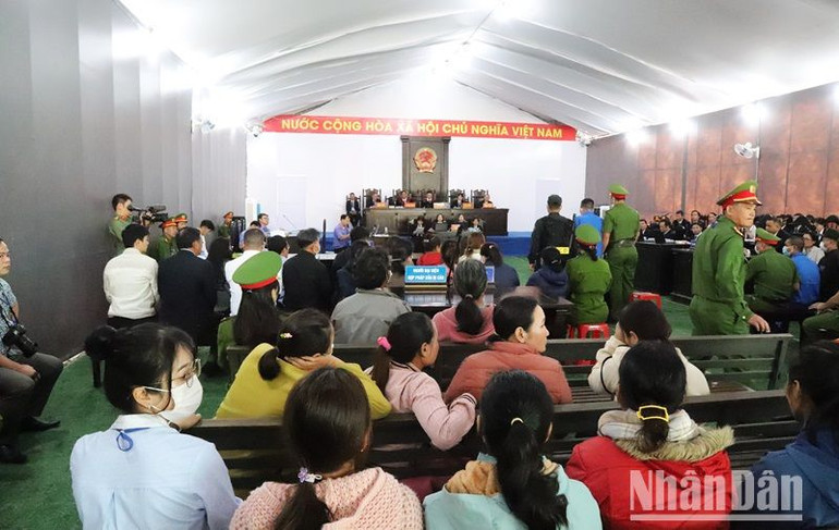 Toàn cảnh phiên tòa xét xử.