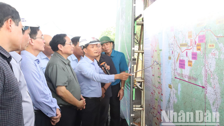 Thủ tướng kiểm tra tiến độ thi công Dự án cao tốc Khánh Hòa-Buôn Ma Thuột trên sơ đồ. Thủ tướng kiểm tra tiến độ thi công Dự án cao tốc Khánh Hòa-Buôn Ma Thuột trên sơ đồ.
