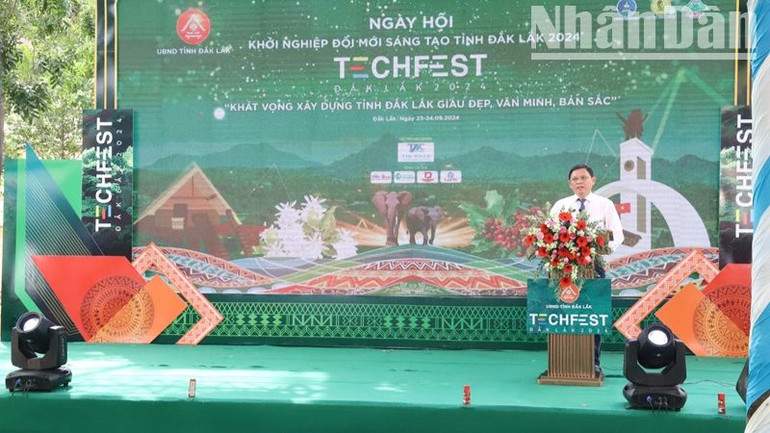 Phó Chủ tịch Thường trực Ủy ban nhân dân tỉnh Đắk Lắk Nguyễn Tuấn Hà phát biểu khai mạc Ngày hội khởi nghiệp đổi mới sáng tạo tỉnh Đắk Lắk năm 2024. Phó Chủ tịch Thường trực Ủy ban nhân dân tỉnh Đắk Lắk Nguyễn Tuấn Hà phát biểu khai mạc Ngày hội khởi nghiệp đổi mới sáng tạo tỉnh Đắk Lắk năm 2024.