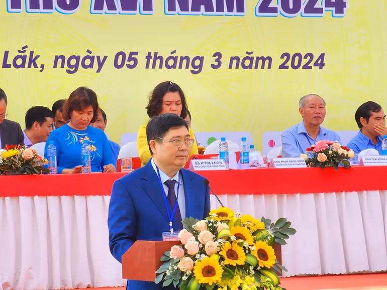 Giám đốc Sở Giáo dục và Đào tạo tỉnh Đắk Lắk Phạm Đăng Khoa, Trưởng Ban tổ chức Hội khỏe Phù Đổng tỉnh Đắk Lắk lần thứ XVI năm 2024 giai đoạn 2 phát biểu khai mạc Hội khỏe Phù Đổng.