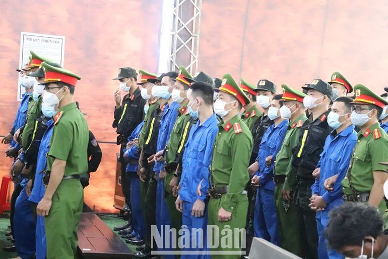 Các bị cáo tại phiên tòa.