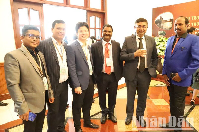 Các đại biểu và doanh nghiệp của Ấn Độ dự hội nghị. Các đại biểu và doanh nghiệp của Ấn Độ dự hội nghị.