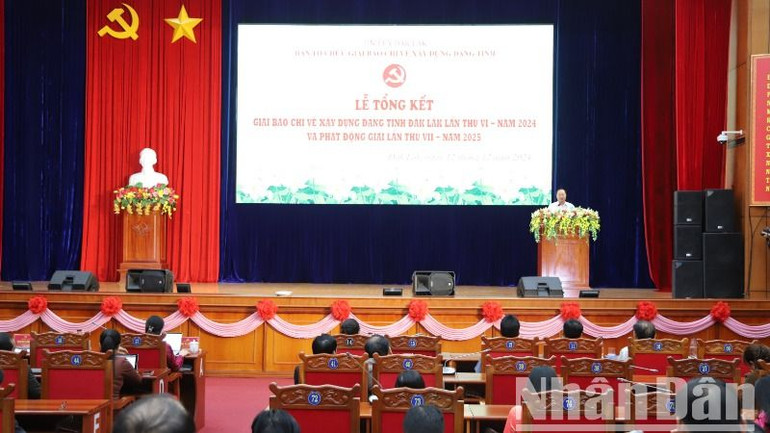 Quang cảnh buổi lễ trao giải. Quang cảnh buổi lễ trao giải.