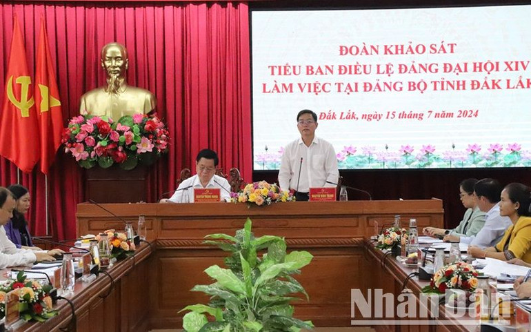 Bí thư Tỉnh ủy Đắk Lắk Nguyễn Đình Trung phát biểu tại buổi làm việc.