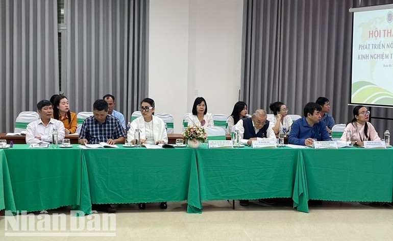 Các đại biểu dự Hội thảo.