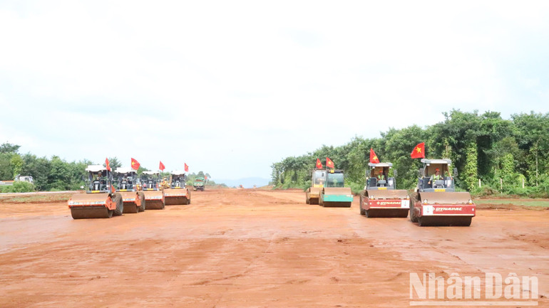 Dự án cao tốc Khánh Hòa-Buôn Ma Thuột đang hình thành. Dự án cao tốc Khánh Hòa-Buôn Ma Thuột đang hình thành.