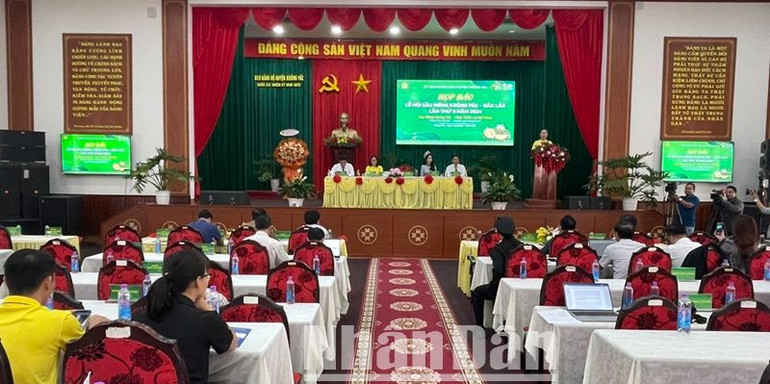 Quang cảnh buổi họp báo.