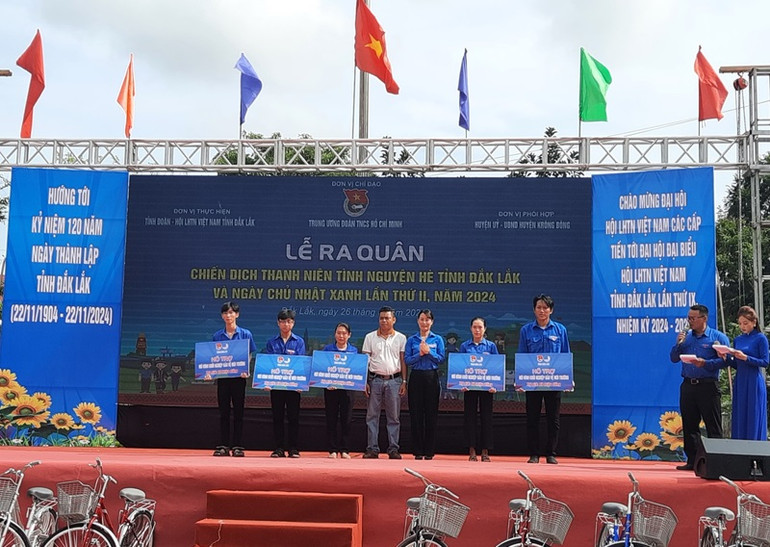 Tỉnh đoàn Đắk Lắk trao tặng 5 mô hình khởi nghiệp bảo vệ môi trường.