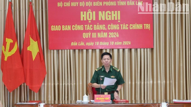 Đại tá Đỗ Quang Thấm, Chính ủy Bộ đội Biên phòng tỉnh Đắk Lắk phát biểu chỉ đạo tại hội nghị. Đại tá Đỗ Quang Thấm, Chính ủy Bộ đội Biên phòng tỉnh Đắk Lắk phát biểu chỉ đạo tại hội nghị.