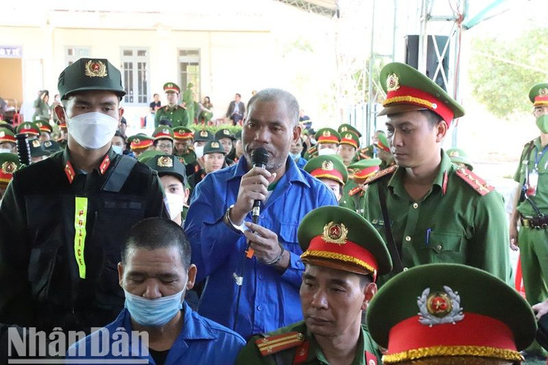 Bị cáo Y Jũ Niê nói lời sau cùng trước khi Hội đồng xét xử nghị án.