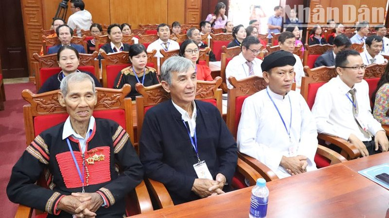 Đồng bào các dân tộc tỉnh Đắk Lắk dự Đại hội.