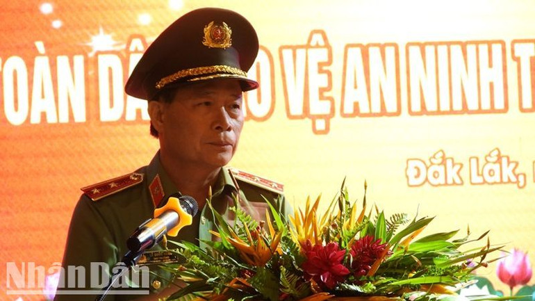 Trung tướng Lê Quốc Hùng, Thứ trưởng Công an, Trưởng Ban chỉ đạo thực hiện phong trào Toàn dân bảo vệ an ninh Tổ quốc"Trung ương phát biểu tại Ngày hội.