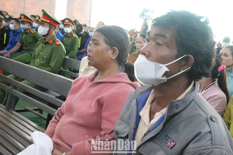 Những người có liên quan tại phiên tòa lắng nghe cáo trạng của Viện Kiểm sát nhân dân tỉnh Đắk Lắk truy tố các bị cáo.