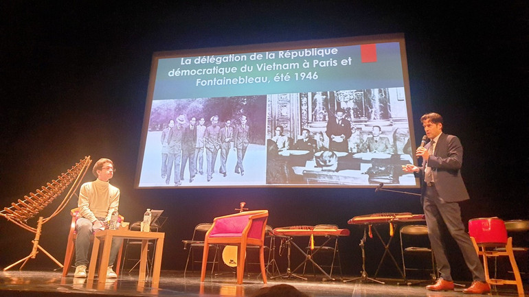 Tiến sĩ Pierre Journoud, giảng viên tại Đại học Paul Valéry Montpellier 3, tại hội thảo chuyên đề về “Quan hệ Pháp-Việt Nam: từ Hội nghị Fontainebleau năm 1946 đến chuyến thăm lịch sử vào năm 2018 của Thủ tướng Pháp Edouard Philippe tới Việt Nam”. Tiến sĩ Pierre Journoud, giảng viên tại Đại học Paul Valéry Montpellier 3, tại hội thảo chuyên đề về “Quan hệ Pháp-Việt Nam: từ Hội nghị Fontainebleau năm 1946 đến chuyến thăm lịch sử vào năm 2018 của Thủ tướng Pháp Edouard Philippe tới Việt Nam”.