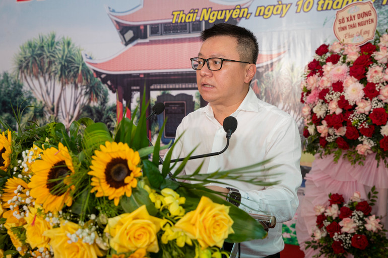 Đồng chí Lê Quốc Minh, Ủy viên Trung ương Đảng, Tổng Biên tập Báo Nhân Dân, Phó Trưởng Ban Tuyên giáo Trung ương, Chủ tịch Hội Nhà báo Việt Nam phát biểu tại lễ khánh thành Nhà bia di tích Báo Nhân Dân tại xã Quy Kỳ, huyện Định Hóa, tỉnh Thái Nguyên.