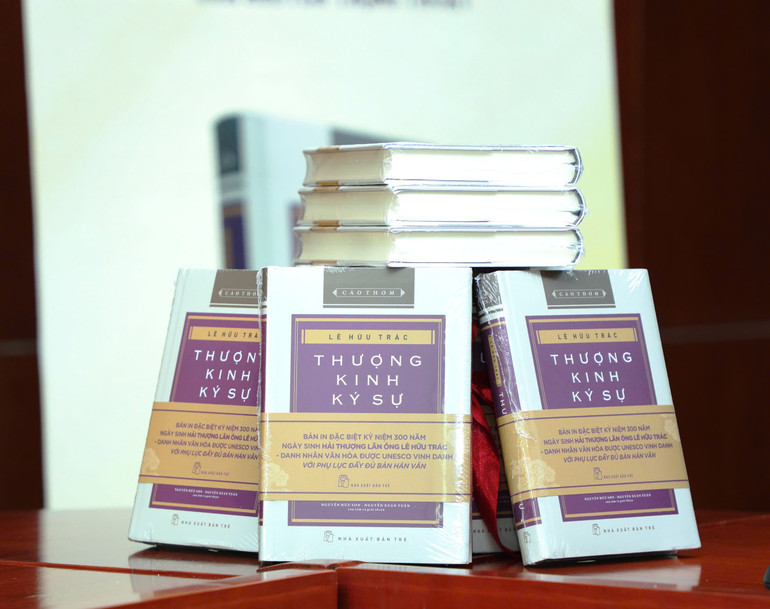 Cuốn sách "Thượng Kinh ký sự" do Nguyễn Trọng Thuật dịch (Nguyễn Hữu Sơn-Nguyễn Xuân Tuấn sưu tầm, biên soạn giới thiệu). Cuốn sách "Thượng Kinh ký sự" do Nguyễn Trọng Thuật dịch (Nguyễn Hữu Sơn-Nguyễn Xuân Tuấn sưu tầm, biên soạn giới thiệu).