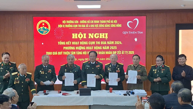 Các đơn vị trong cụm thi đua ký giao ước thi đua năm 2025. Các đơn vị trong cụm thi đua ký giao ước thi đua năm 2025.