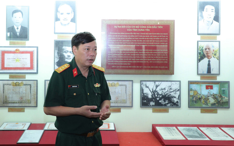 Nhà văn Phùng Văn Khai, Phó Tổng biên tập Tạp chí Văn nghệ Quân đội, đồng Chủ biên cuốn sách chia sẻ hành trình thực hiện cuốn sách.