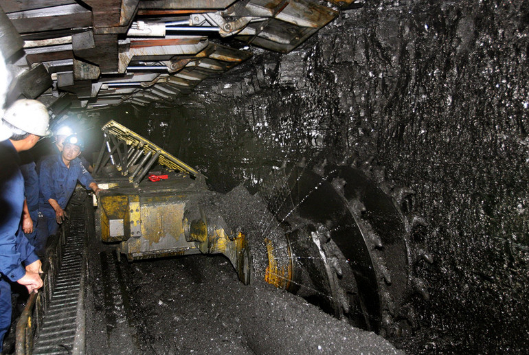 TKV đầu tư, áp dụng công nghệ hiện đại vào khai thác than hầm lò.